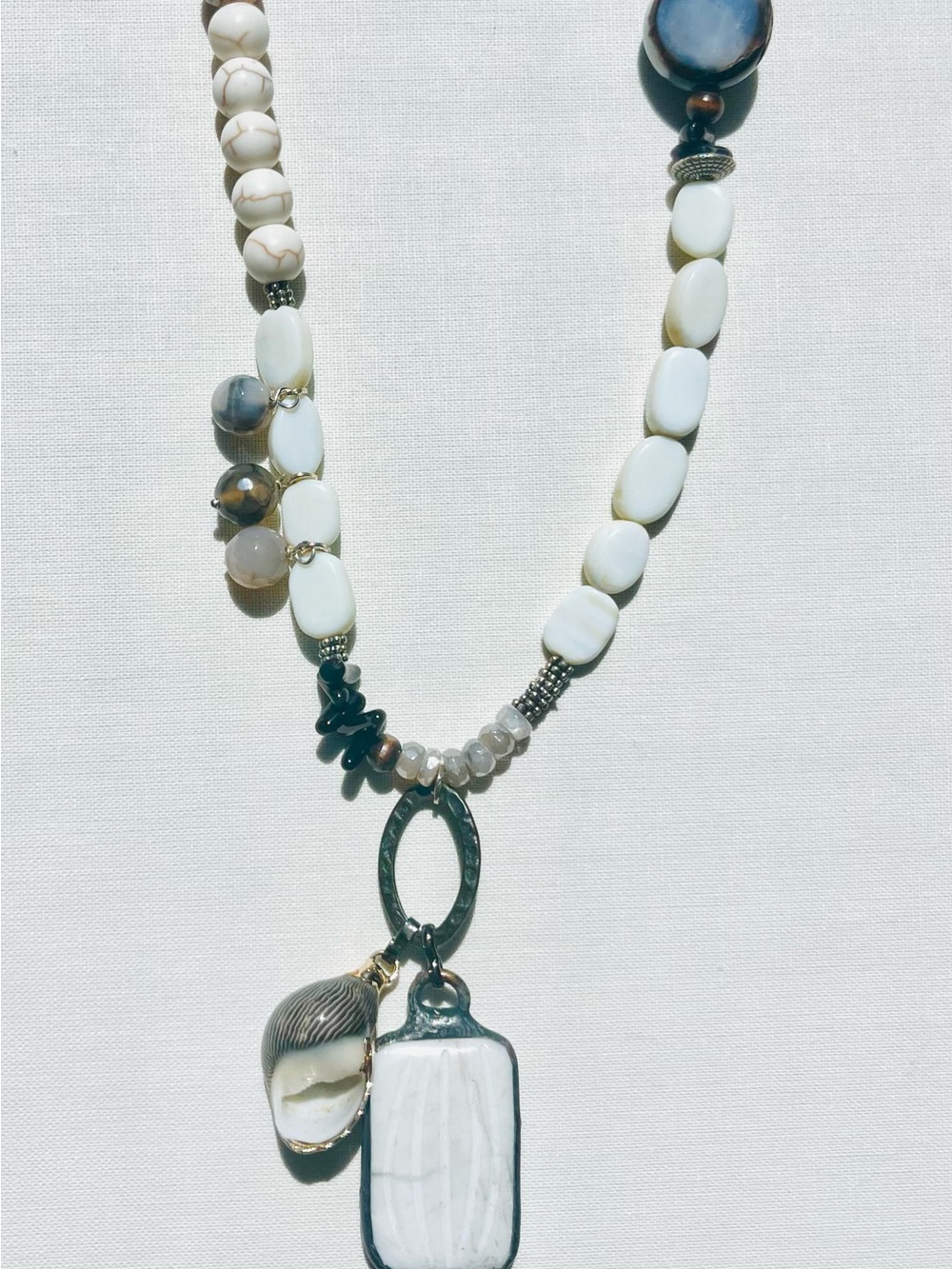 NWOT Handmade White Bone Shell Pendant Necklace